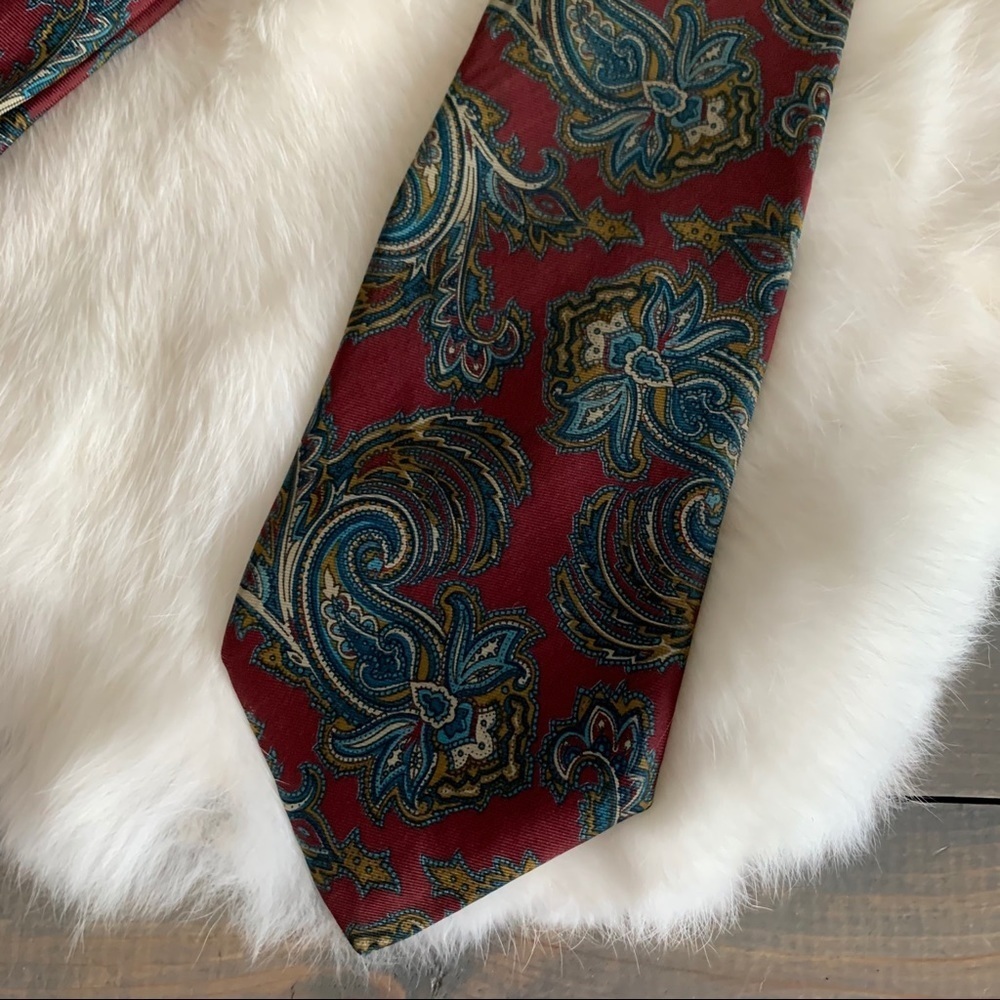 Vintage Surrey Sophisticates Paisley Silk Necktie - Picture 2 of 4